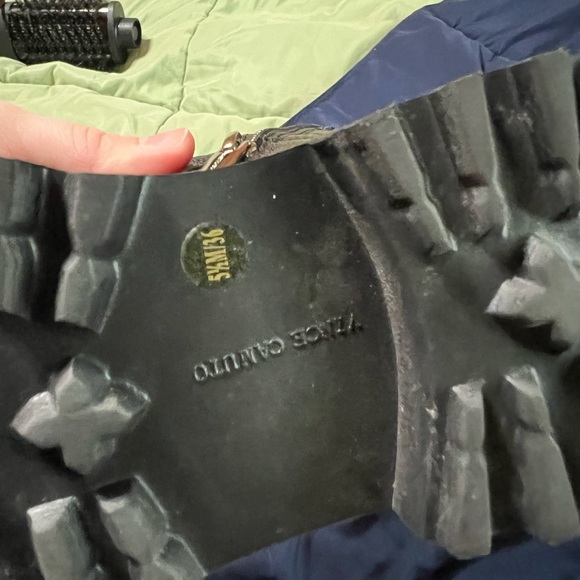 Vince Camuto Combat Chain Link Boots. Women’s size 5.5 - Picture 6 of 7